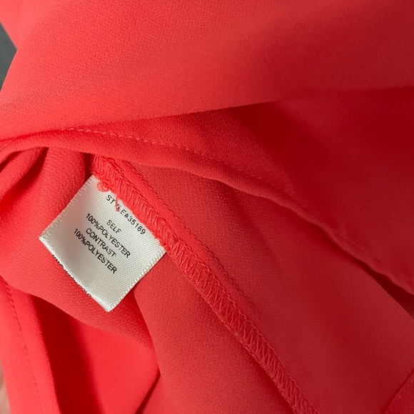 Skies Are Blue Coral and Cream Sleeveless Top - Size Medium - Picture 2 of 4